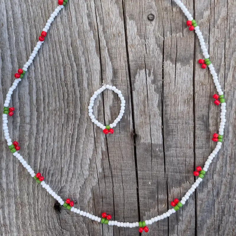 Collar de cerezas