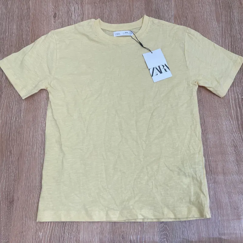 Pulóver básico color amarillo