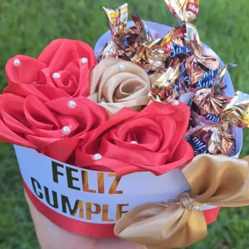 Regalo con rosas y bombones