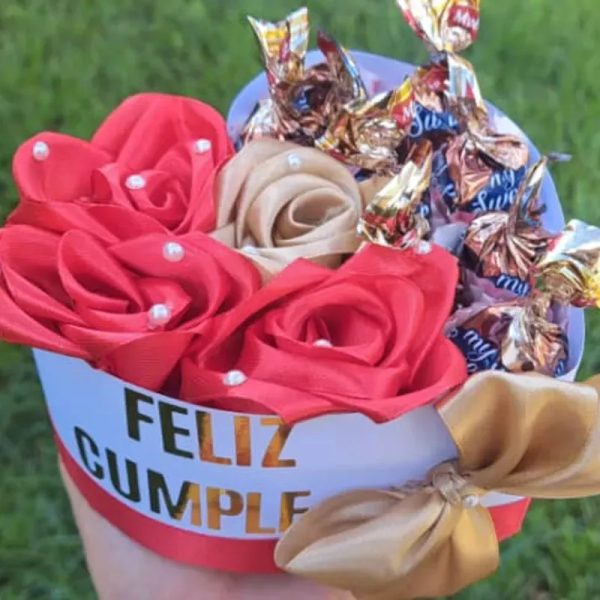 Regalo con rosas y bombones