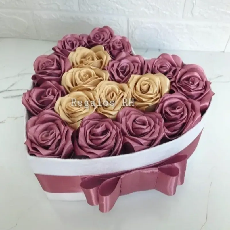 Corazón de 17 rosas eternas