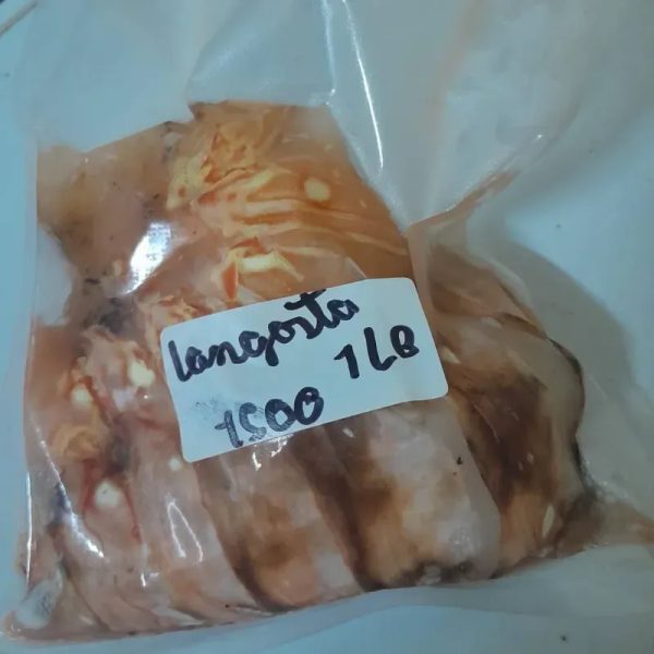 Colas de langosta limpia