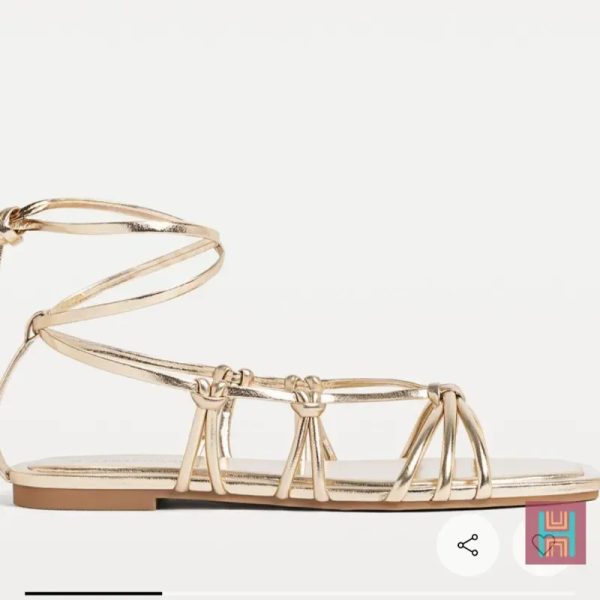 SANDALIAS TIRAS DORADAS STRADIVARIUS