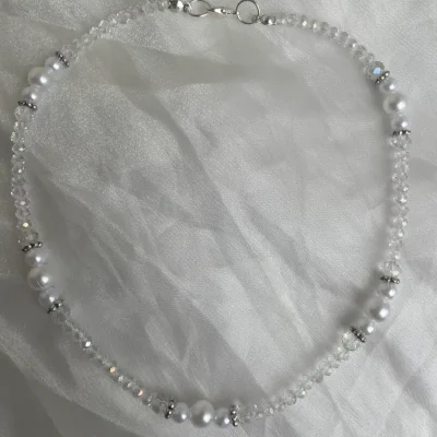 Collar de swaroski con perlas blancas