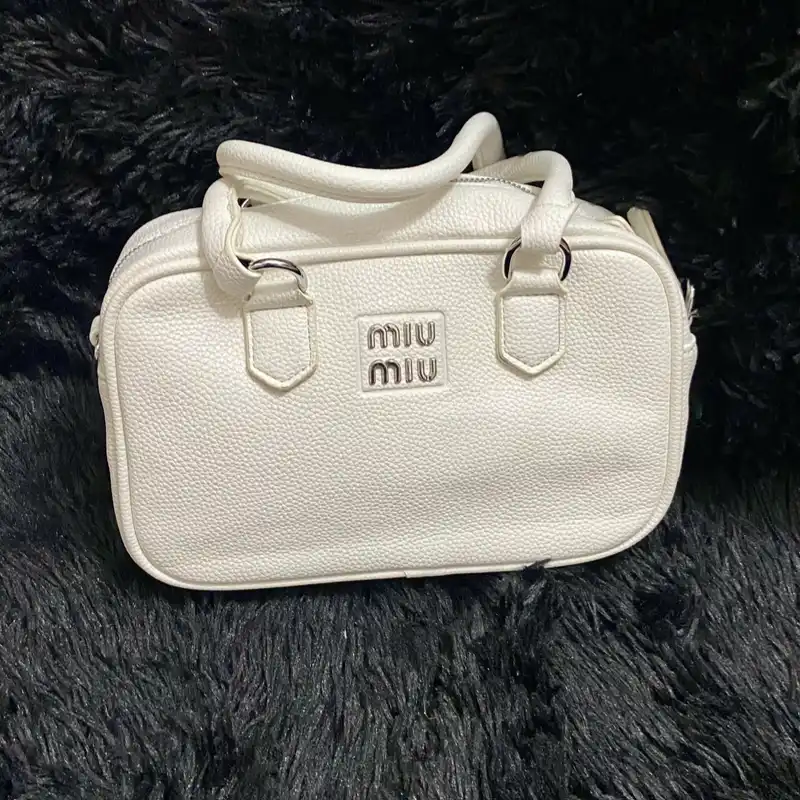 Cartera Miu Miu
