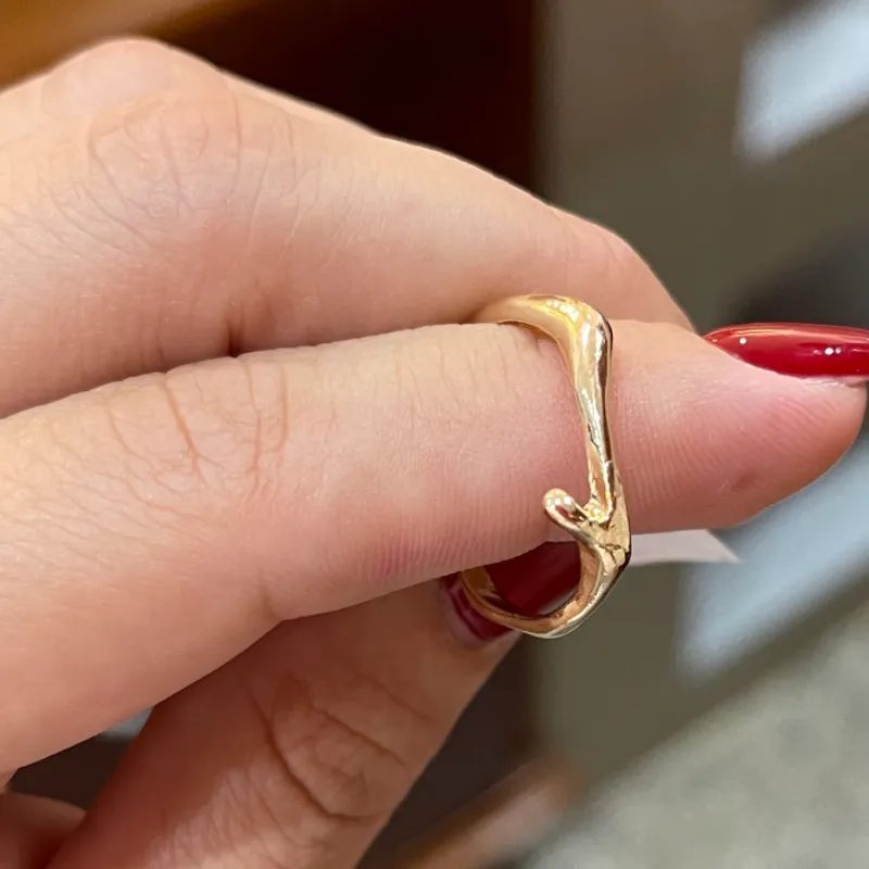 Anillo dorado ajustable (coral)