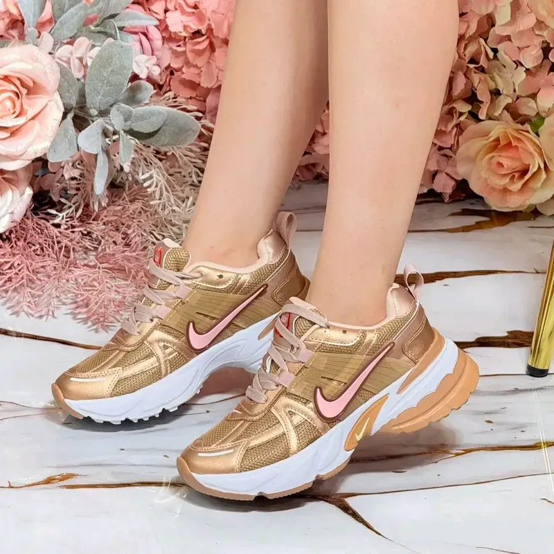 Zapatillas Nike doradas