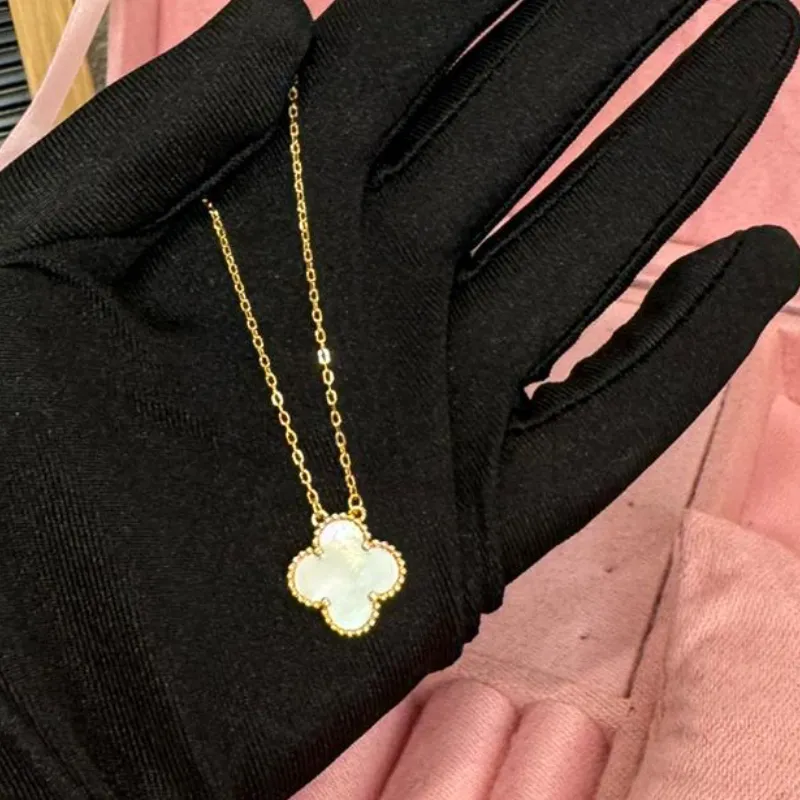 Cadena Van Cleef Madre Perla