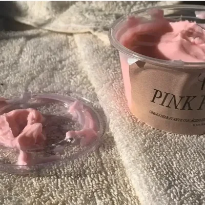 Crema Hidratante Pinky potions  ( Con aceite esencial de lavanda Y Ácido Hialurónico )