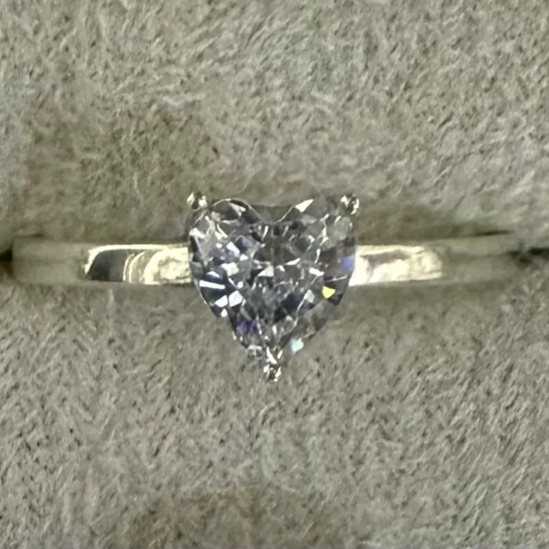 Anillo piedra sencilla corazón