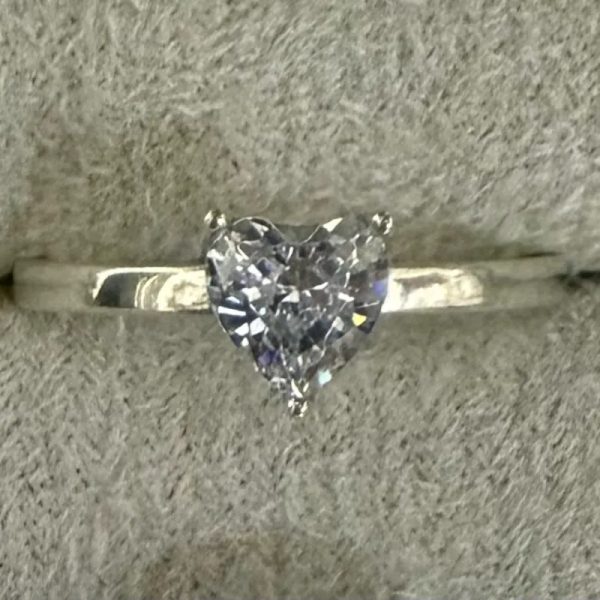 Anillo piedra sencilla corazón