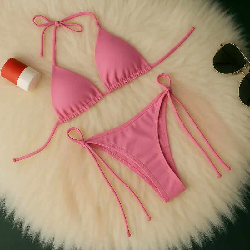 Bikini minimalista liso estilo tanga ROSADO