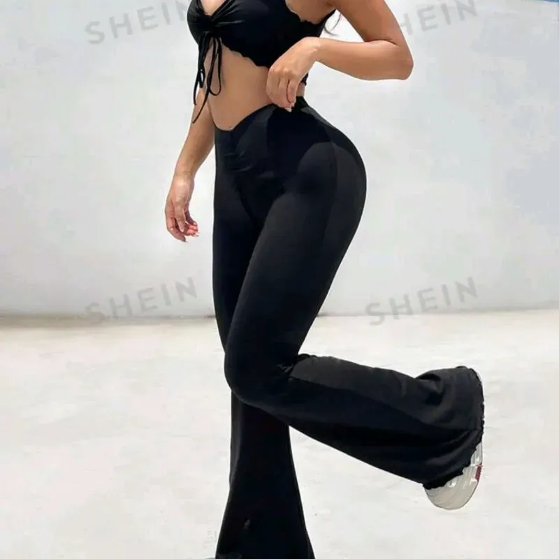 Pantalón acampanado y camiseta