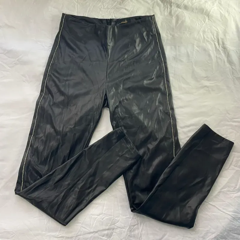 Pantalón negro de cuero