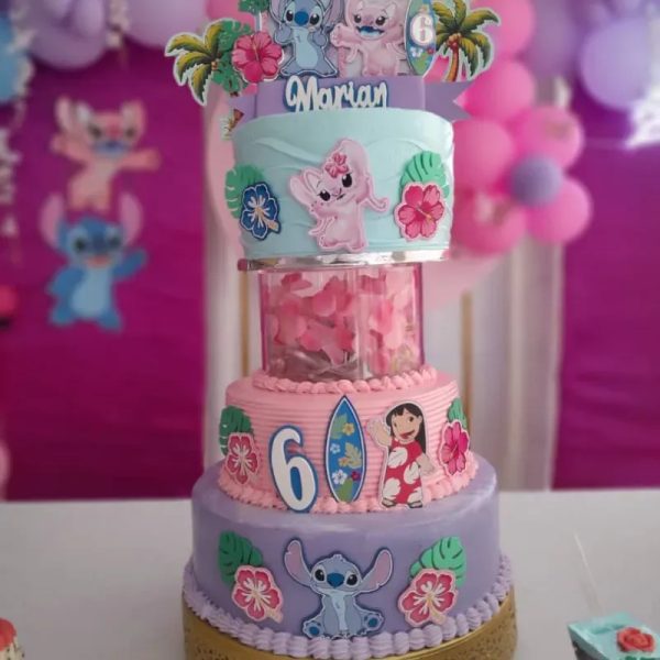Pastel temático con soporte