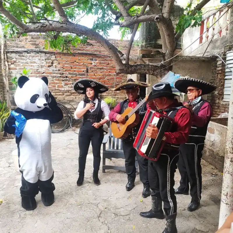 Mariachis con Luxury Balloons
