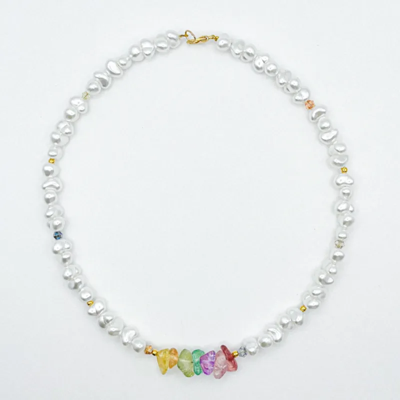 Collar de perlas con detalles de cuarzos 