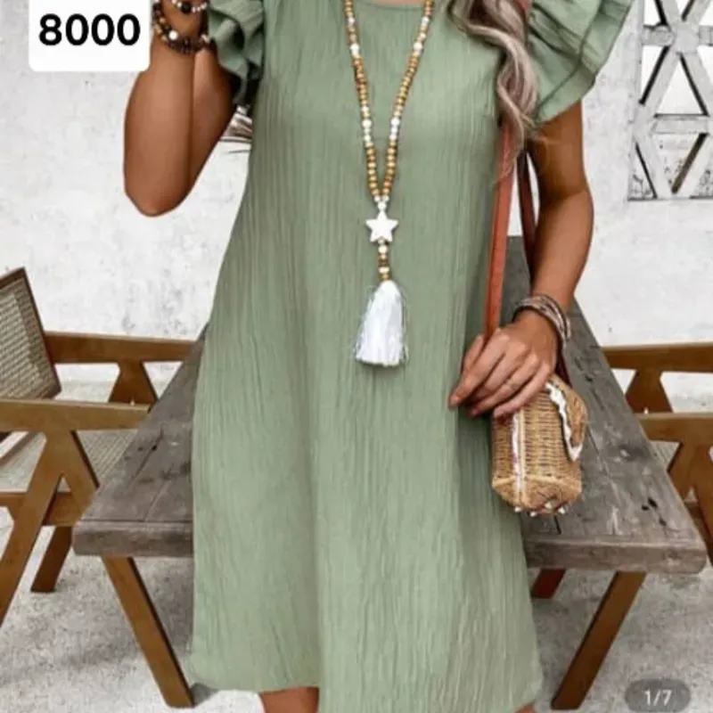 Vestido verde con mangas de vuelos