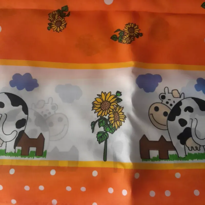 Tela cocina  vacas en cenefa