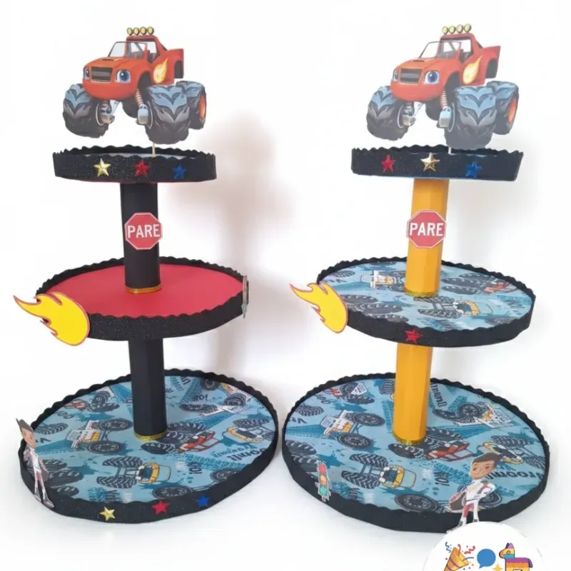 Portadulce de tres niveles con temática de Blaze and the Monster Machines.