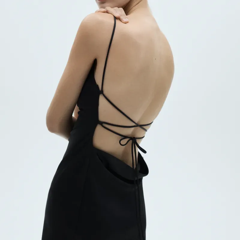 Vestido megro corto satinado espalda cruzada Mango