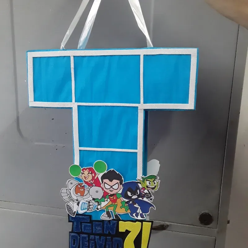 Piñata Jóvenes Titanes