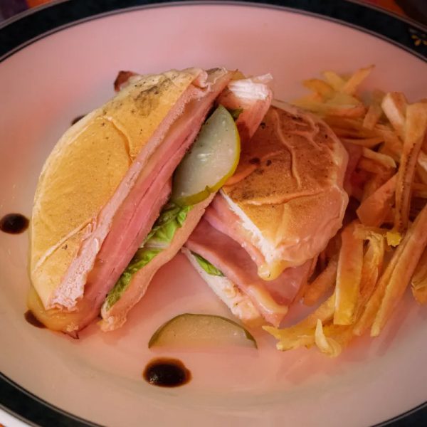 Sandwich de jamón y queso