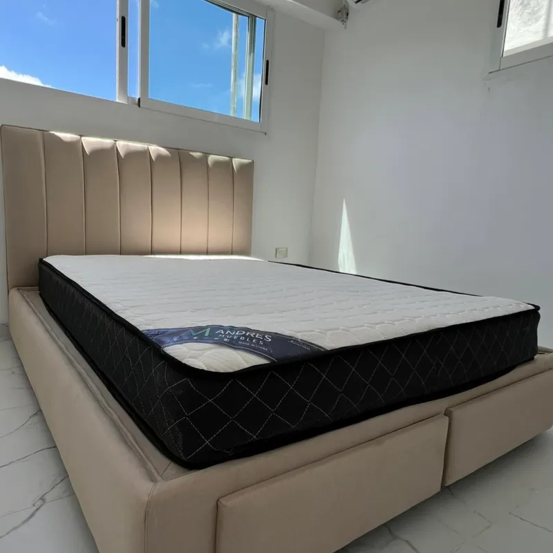 Cama con almacenamiento frontal