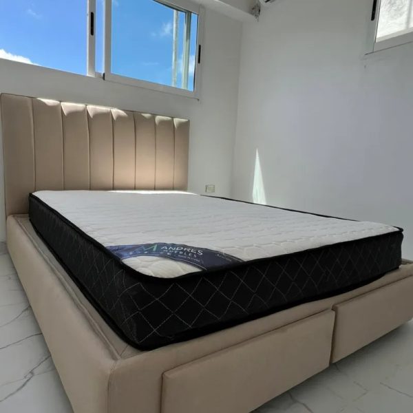 Cama con almacenamiento frontal