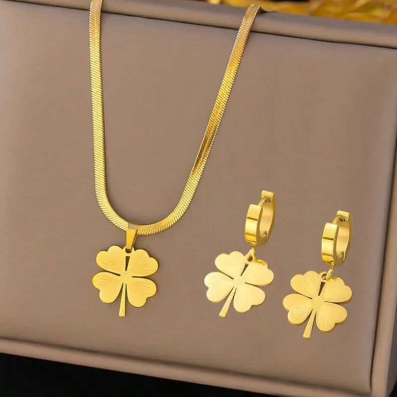 Conjunto de Cadena y aretes