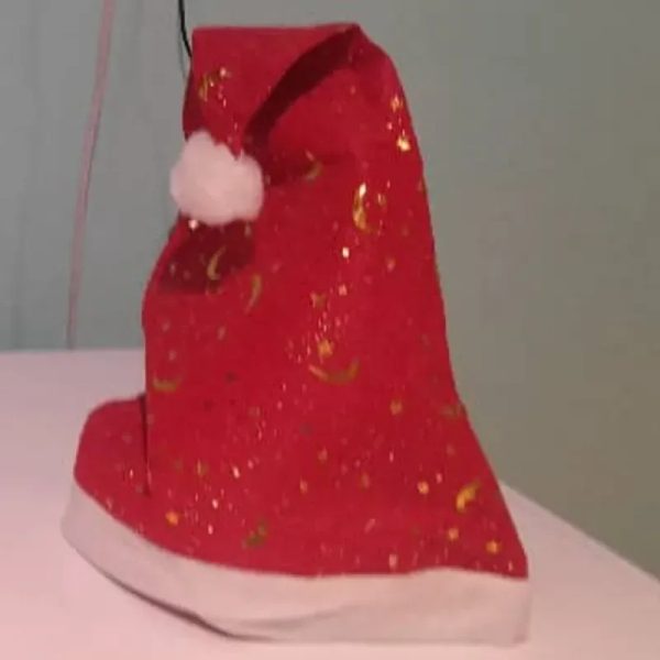 Gorro navideño con lunas doradas