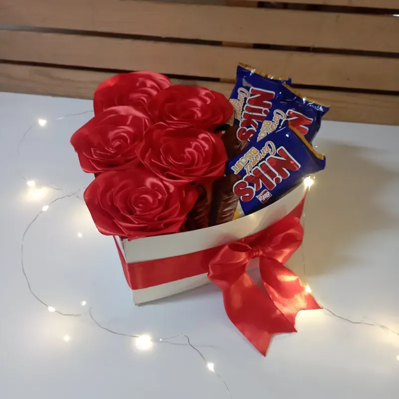 Caja corazón con confituras