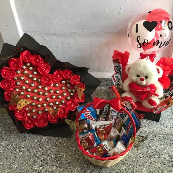 Conjunto Personalizado de ramo, cajita con peluche y cesta de confituras