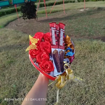 ❤️ Cajita con 7 rosas eternas