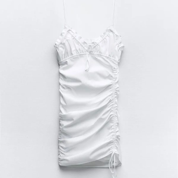 Vestido blanco arrugado