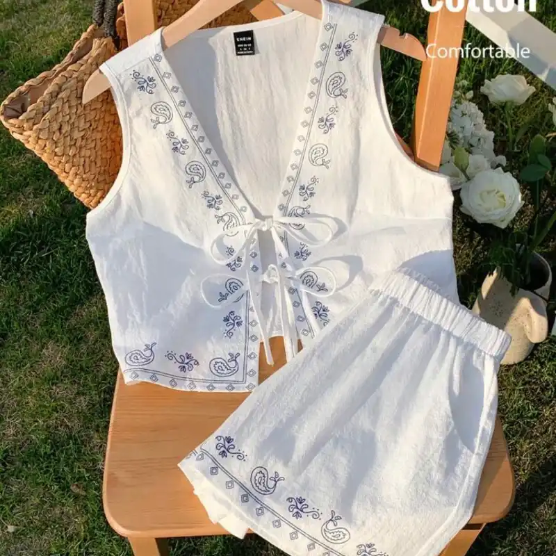 Conjunto blanco con bordado