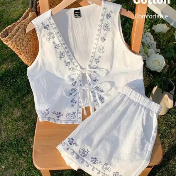 Conjunto blanco con bordado