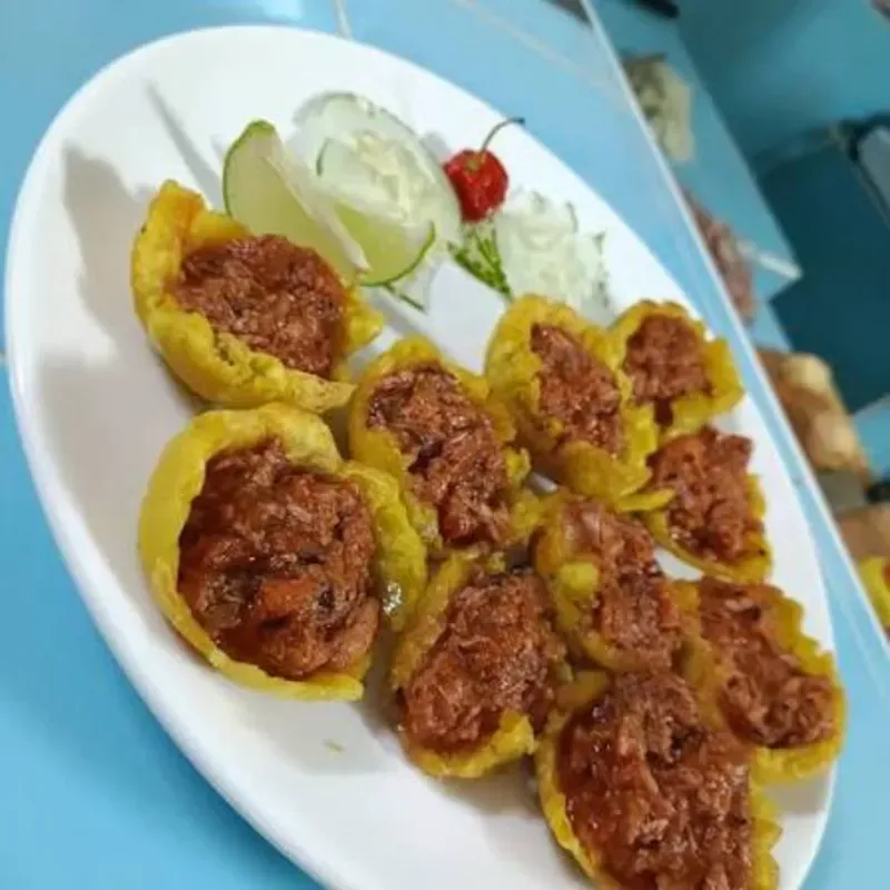 Tostones rellenos con cangrejo