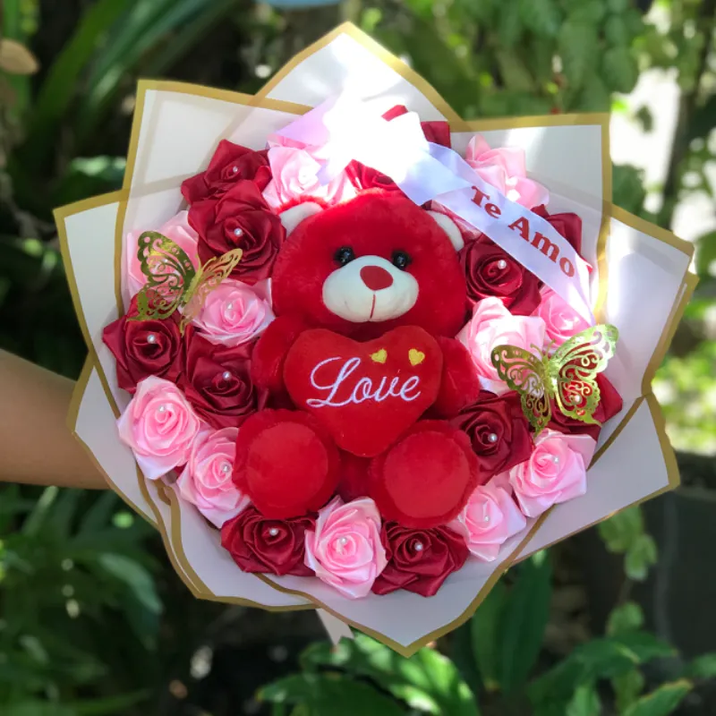 Ramo de rosas eternas disponible con peluche