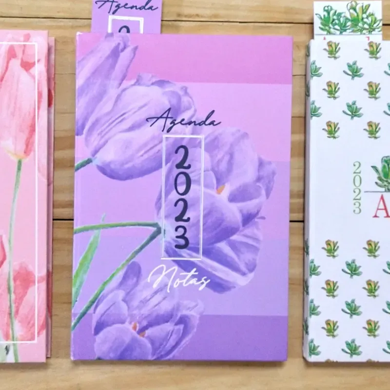 Diseño morado de tulipanes morados