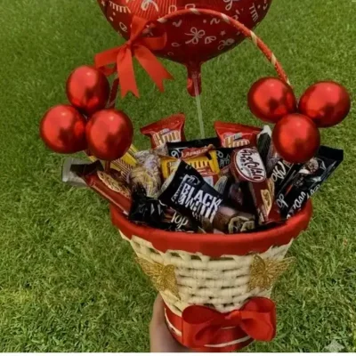 Hermosa Cesta de confituras decoradas