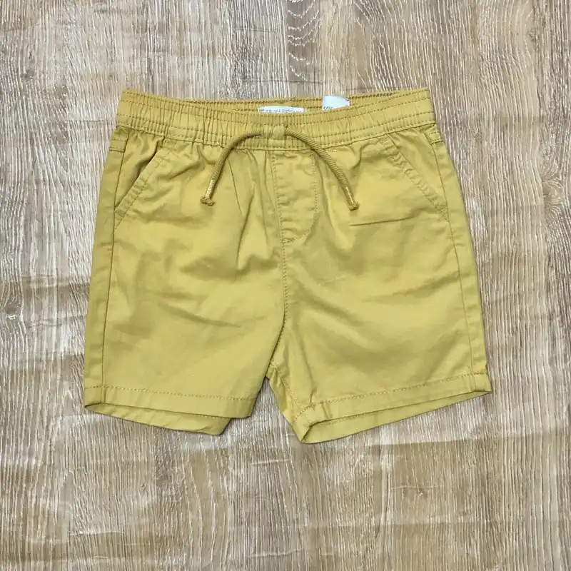 Short amarillo