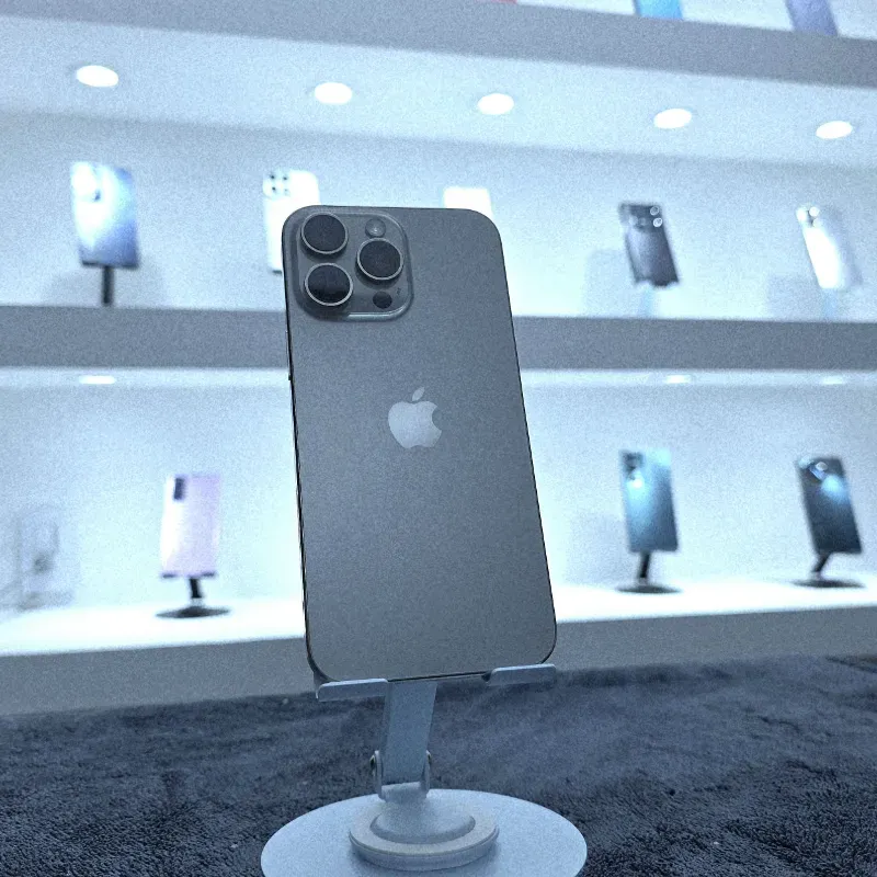 IPhone 16 Pro Max de 256 GB (Libre de Fábrica, 100% Batería) Color Gis y Dorado