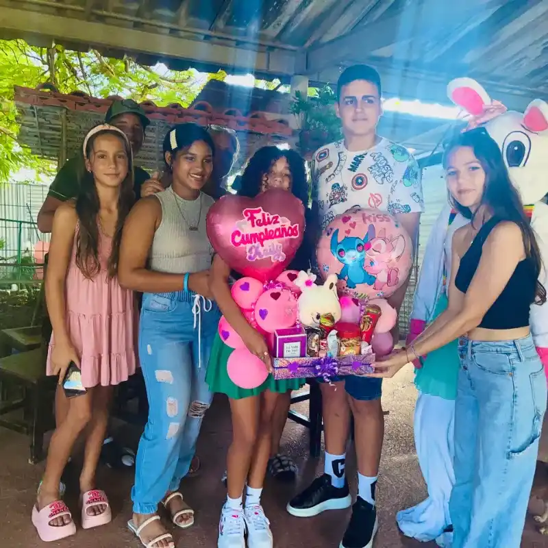 Clientes felices con sus entregas 