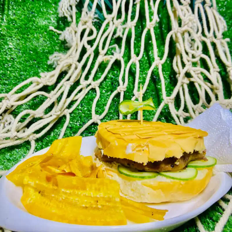 Hamburguesa Típica