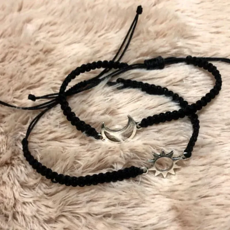 Pulseras tejidas con Sol y Luna