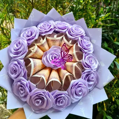 Ramo de rosas con dinero