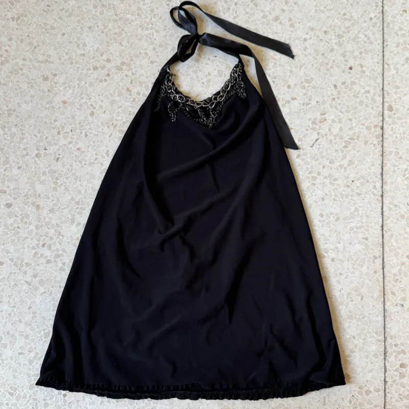 Blusa negra de cadenas