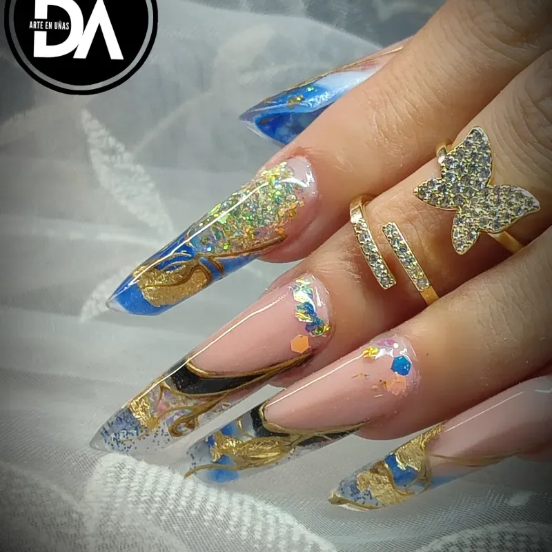 Uñas acrílicas mandorla rusa