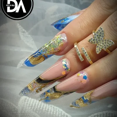 Uñas acrílicas mandorla rusa